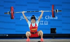 虎扑:举重亚锦赛：赵金红包揽女子45公斤级三项冠军 打破抓举世界纪录